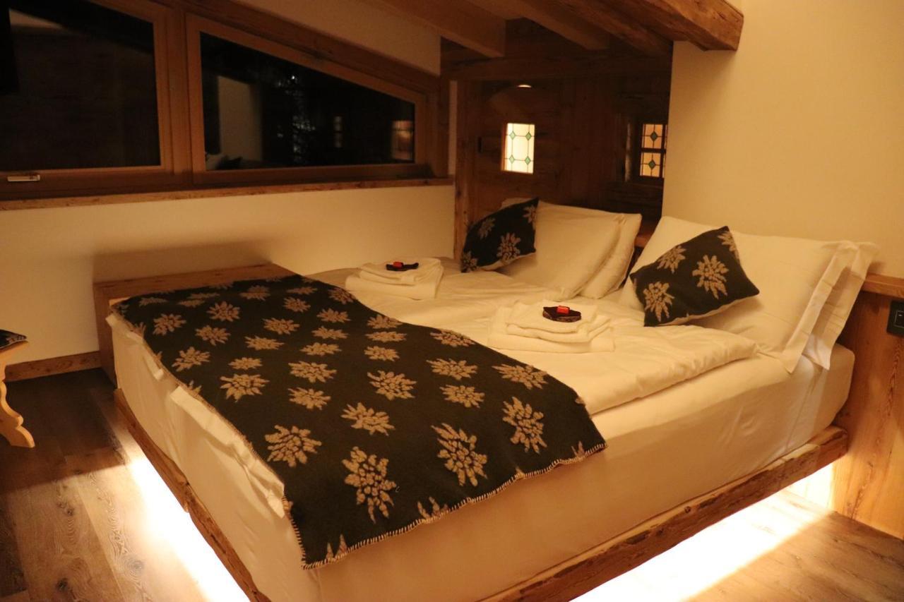 Hotel Ciasa Lorenzi Cortina d'Ampezzo Bagian luar foto