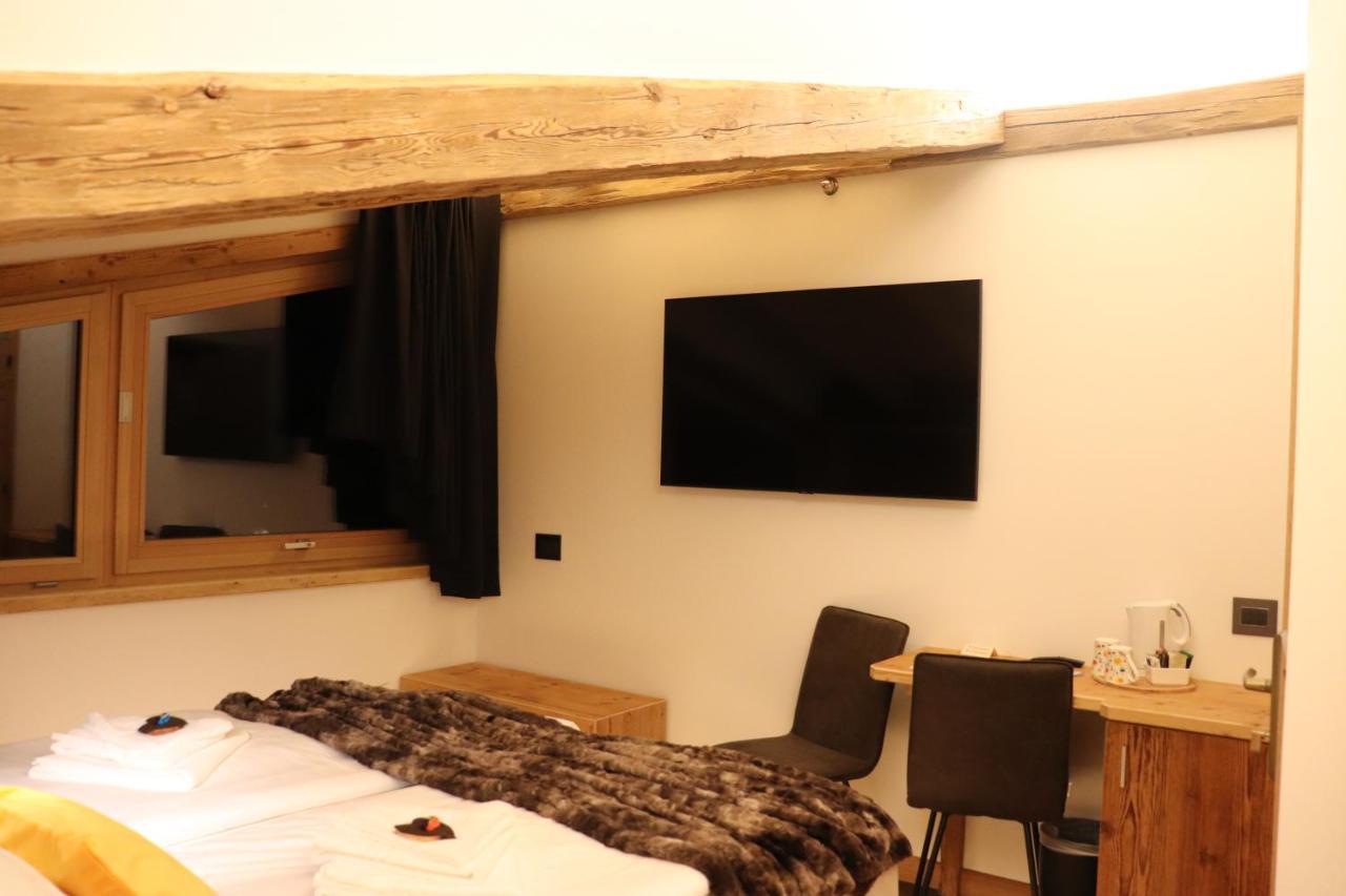 Hotel Ciasa Lorenzi Cortina d'Ampezzo Bagian luar foto