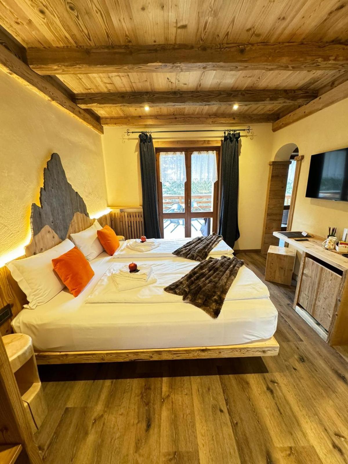 Hotel Ciasa Lorenzi Cortina d'Ampezzo Bagian luar foto
