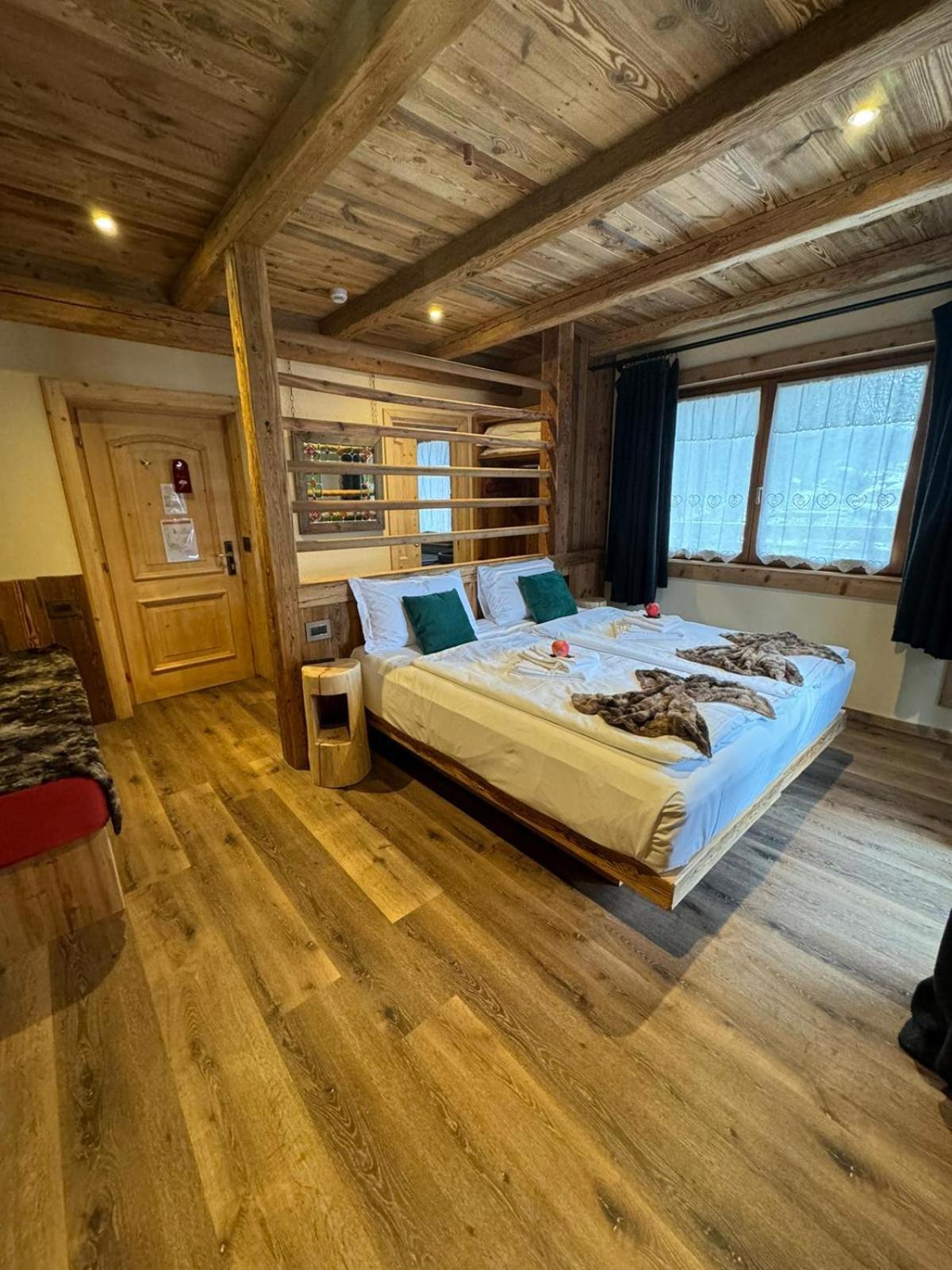 Hotel Ciasa Lorenzi Cortina d'Ampezzo Bagian luar foto