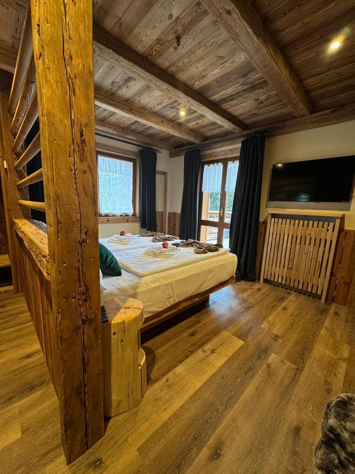 Hotel Ciasa Lorenzi Cortina d'Ampezzo Bagian luar foto