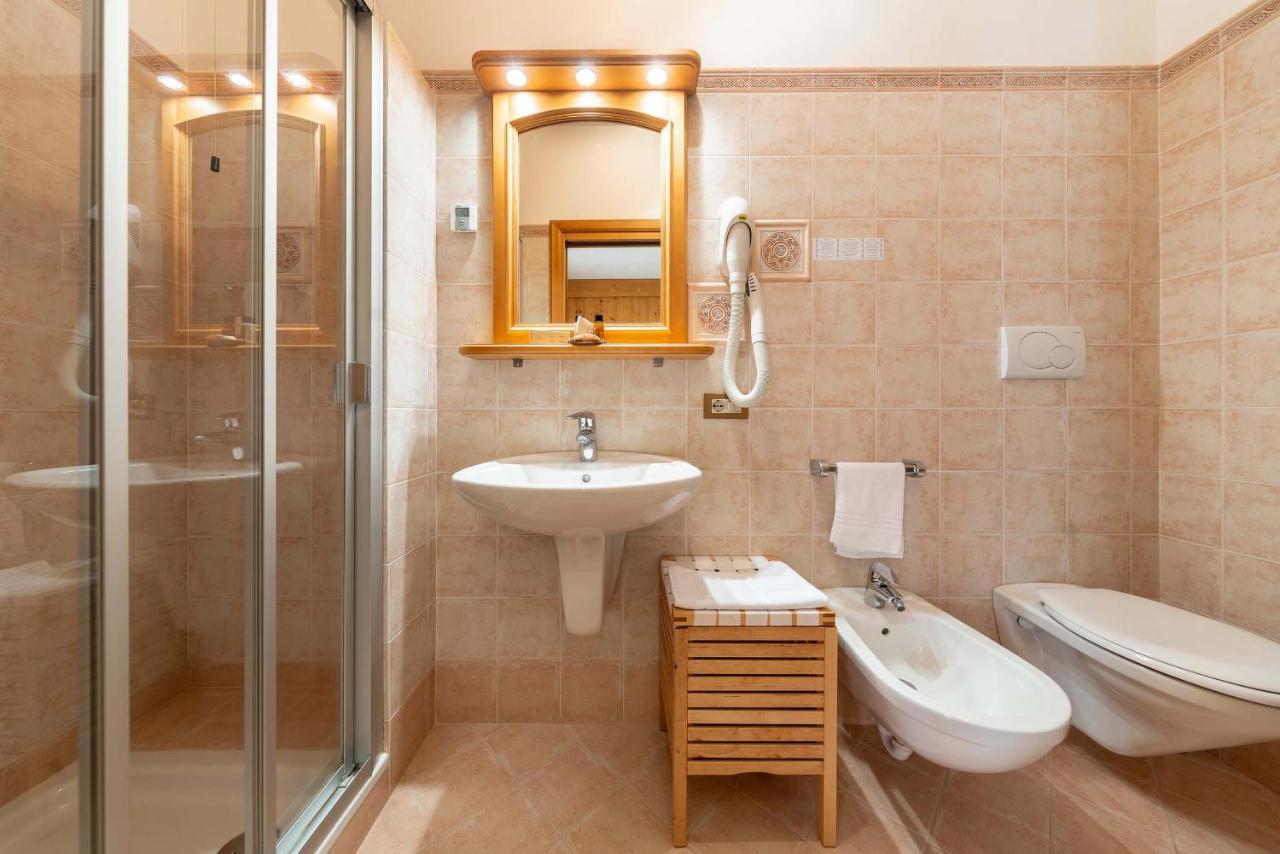 Hotel Ciasa Lorenzi Cortina d'Ampezzo Bagian luar foto