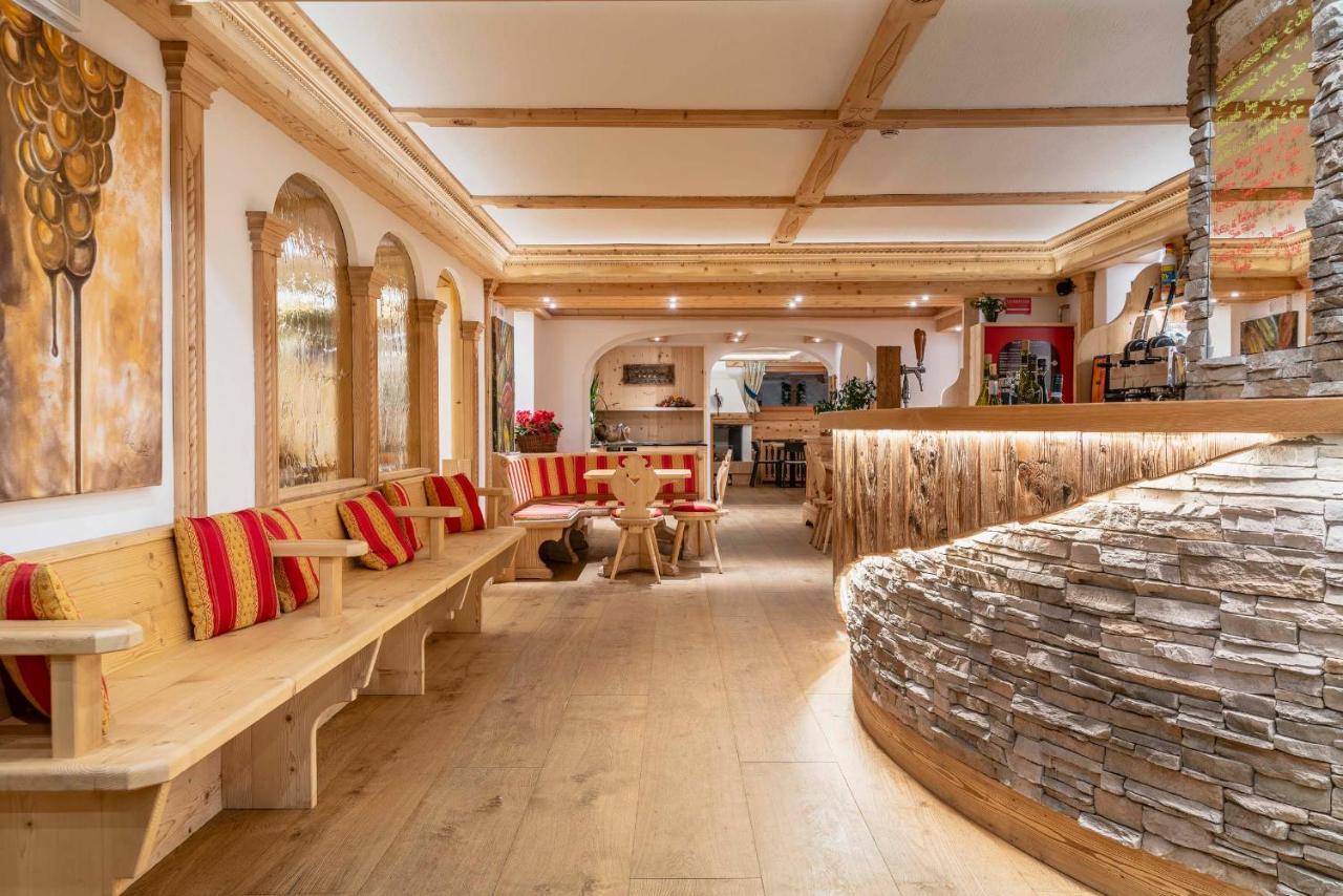 Hotel Ciasa Lorenzi Cortina d'Ampezzo Bagian luar foto