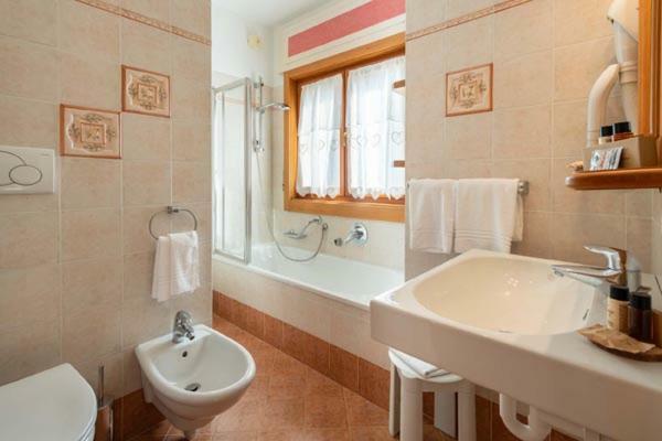 Hotel Ciasa Lorenzi Cortina d'Ampezzo Bagian luar foto