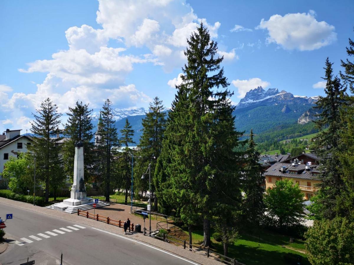 Hotel Ciasa Lorenzi Cortina d'Ampezzo Bagian luar foto